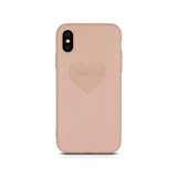 Texto personalizado en corazón sobre funda biodegradable rosa pastel para iPhone X