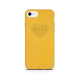 iPhone SE texto personalizado en carcasa amarilla con forma de corazón