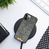 Wirelessly charging mountain stone case
