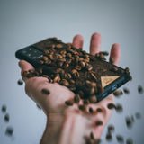 Estuche para teléfono de café orgánico con granos de café reales